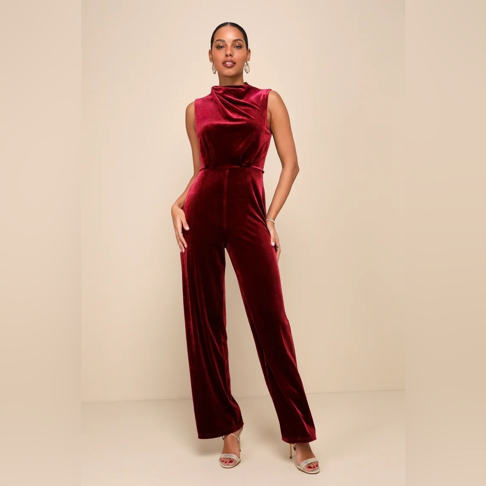 Essential Confidence Wine Red Velvet Mock Neck Jumpsuit Sz S.         NWOT